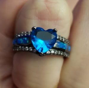 Beautiful/Unique Sapphire Heart ring